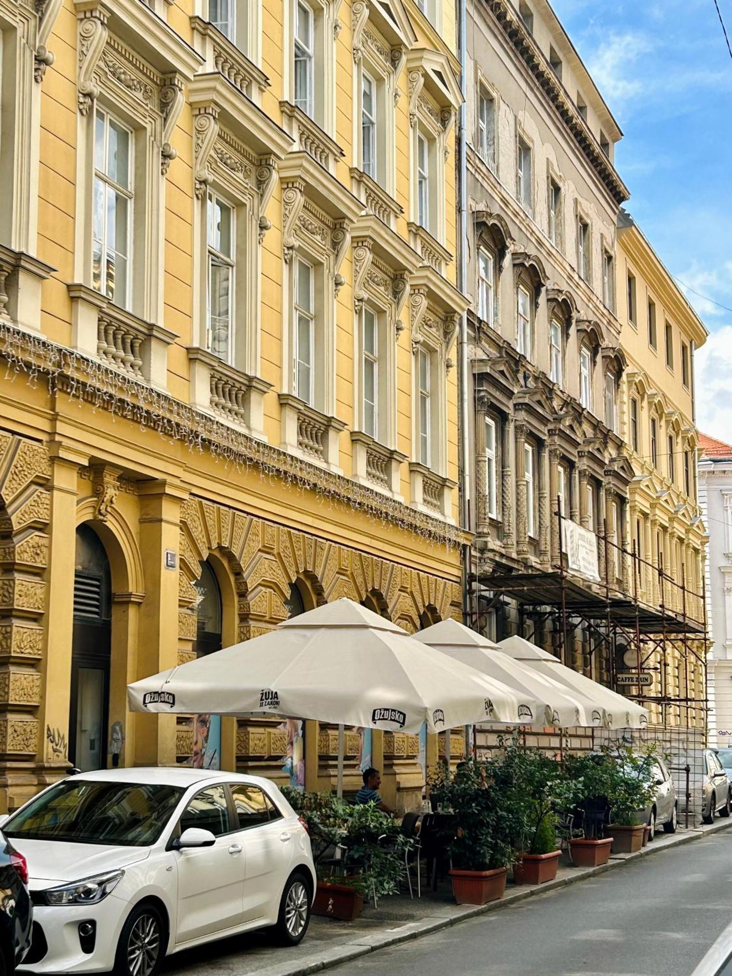 Local Heart At Main Square And Zrinjevac Park! Appartement Zagreb Buitenkant foto