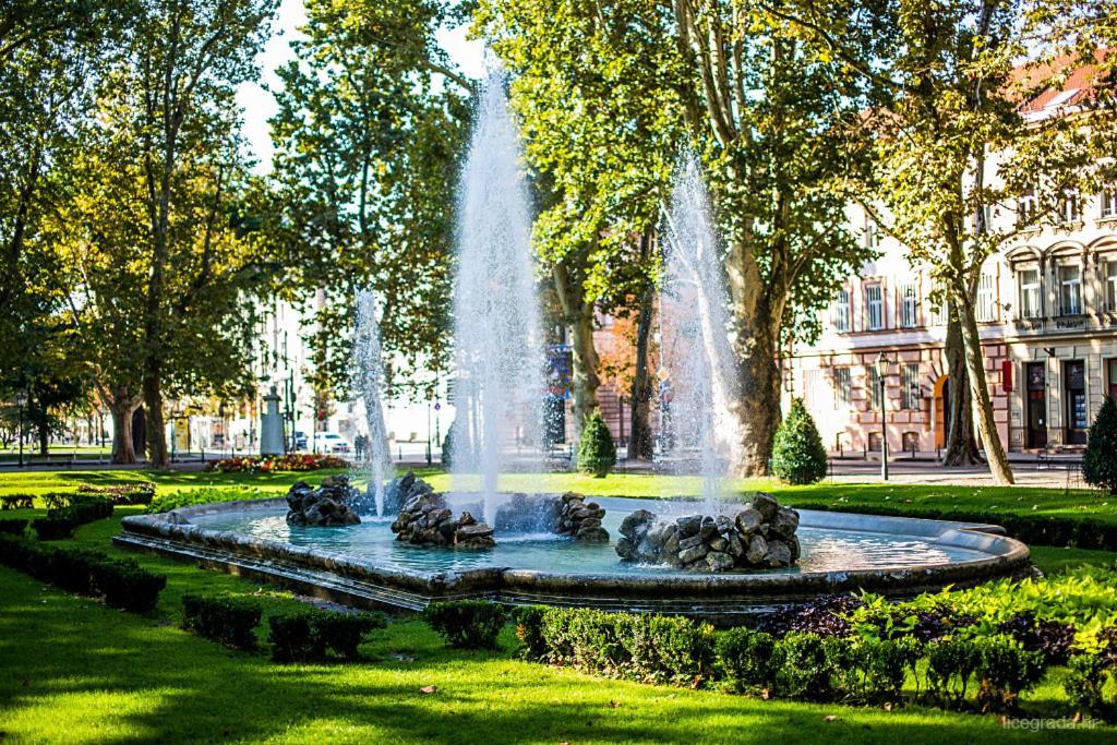 Local Heart At Main Square And Zrinjevac Park! Appartement Zagreb Buitenkant foto
